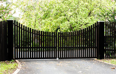 Driveway-With-Iron-Gate